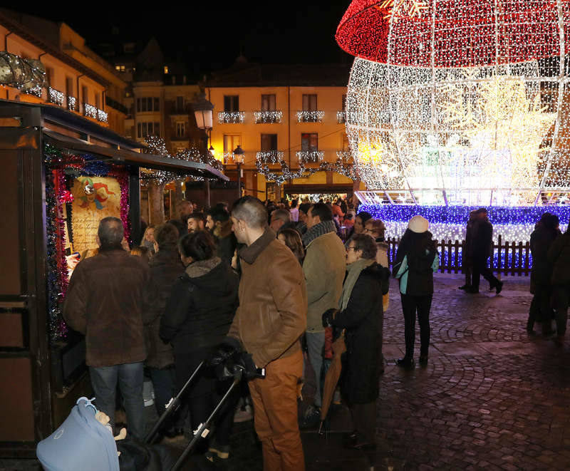 Mercadillo navideño en la Plaza Mayor de Palencia