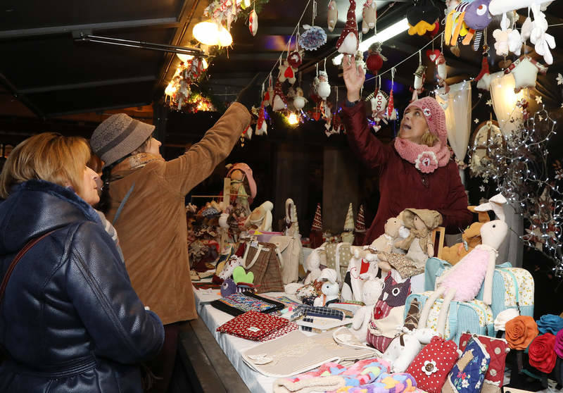 Mercadillo navideño en la Plaza Mayor de Palencia