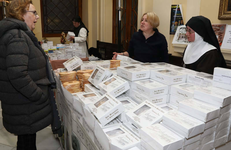 Los monasterios de clausura muestran sus productos navideños en una feria en Palencia