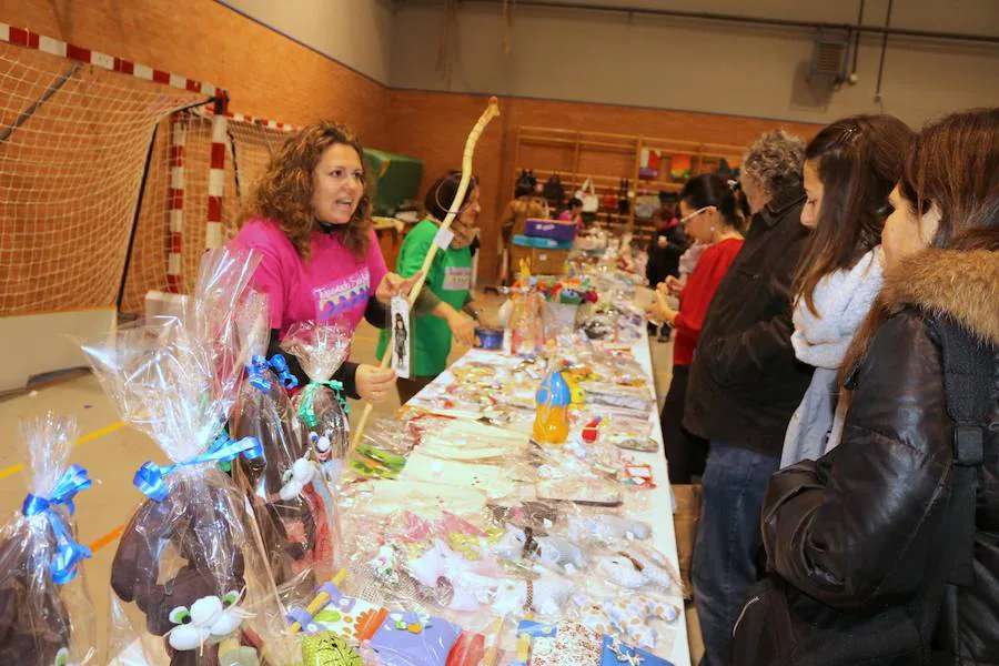 Un mercadillo recauda fondos para los afectados por el autismo en Torquemada