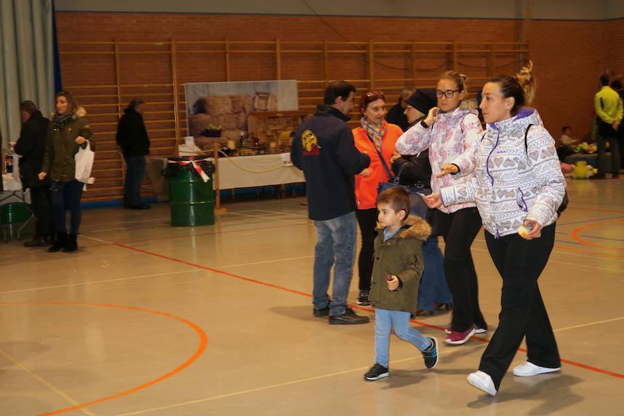 Un mercadillo recauda fondos para los afectados por el autismo en Torquemada