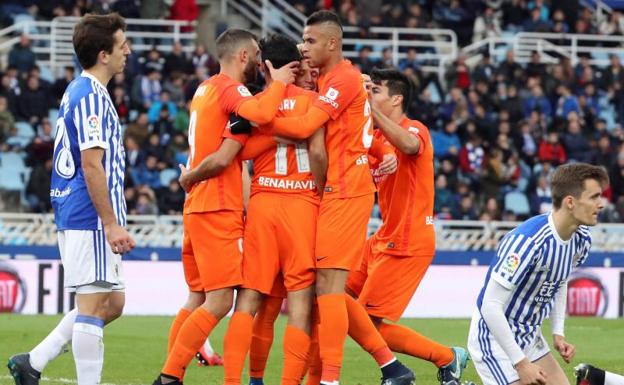 El Málaga también le gana a la Real en Anoeta y deja de ser colista