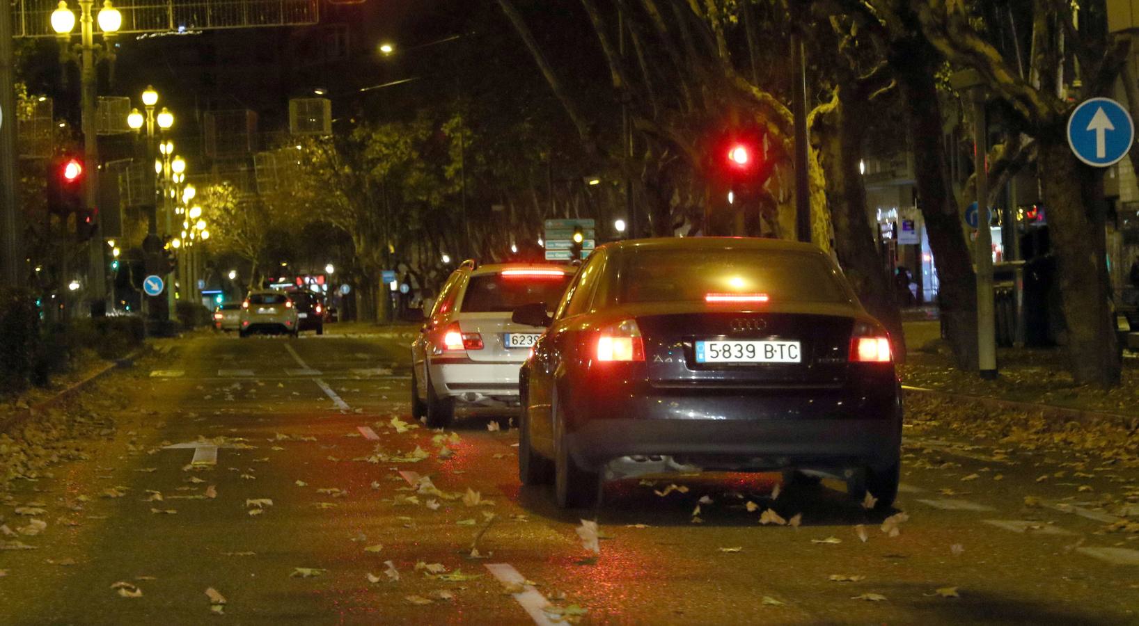 Los bomberos retiraron cascotes, ramas, vallas y luces de Navidad tras los fuertes vientos