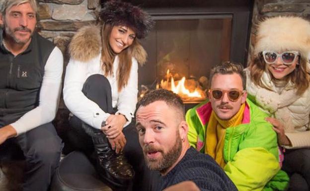 Paula Echevarría con sus amigos en la nieve. 