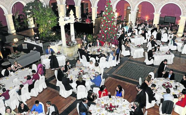 Cena de Nochevieja en el hotel AC Palacio de Santa Ana, que cada año cuelga el cartel de completo para despedir el año.