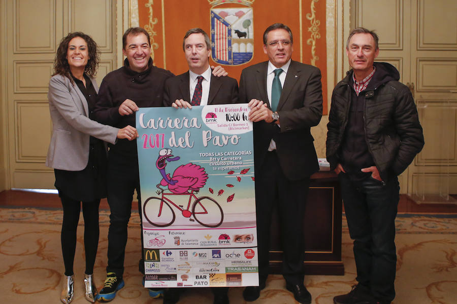 Presentación de la carrera del pavo en el Ayuntamiento de Salamanca. ::