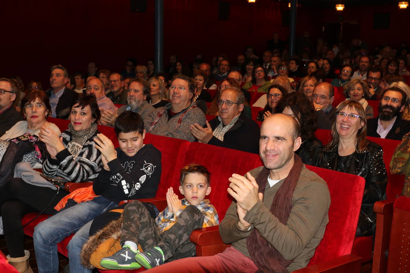 Un Teatro Zorrilla abarrotado rindió tributo al fotógrafo medinense