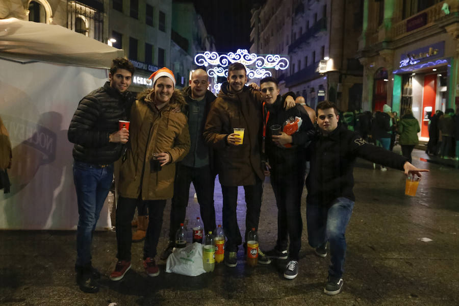 Nadie había venido para buscar la rana en la Universidad, sino a reunirse en la Plaza para disfrutar de la fiesta