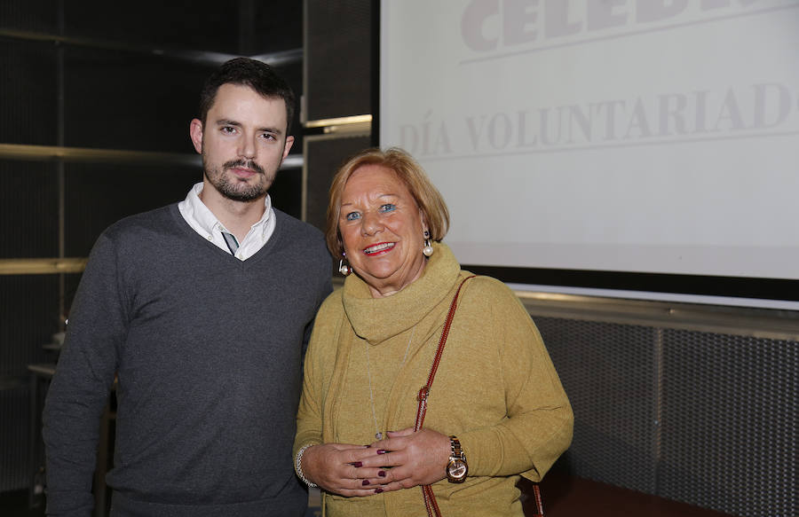 Entrega premio voluntariado por la dedicación de Eli Muñoz