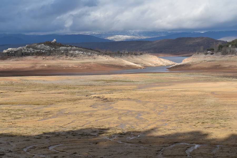 Las imágenes no dejan lugar a dudas. Las precipitaciones que han caído en la Montaña Palentina es insuficiente.