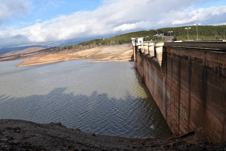 Las imágenes no dejan lugar a dudas. Las precipitaciones que han caído en la Montaña Palentina es insuficiente.