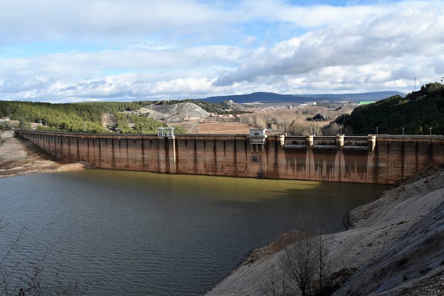 Las imágenes no dejan lugar a dudas. Las precipitaciones que han caído en la Montaña Palentina es insuficiente.