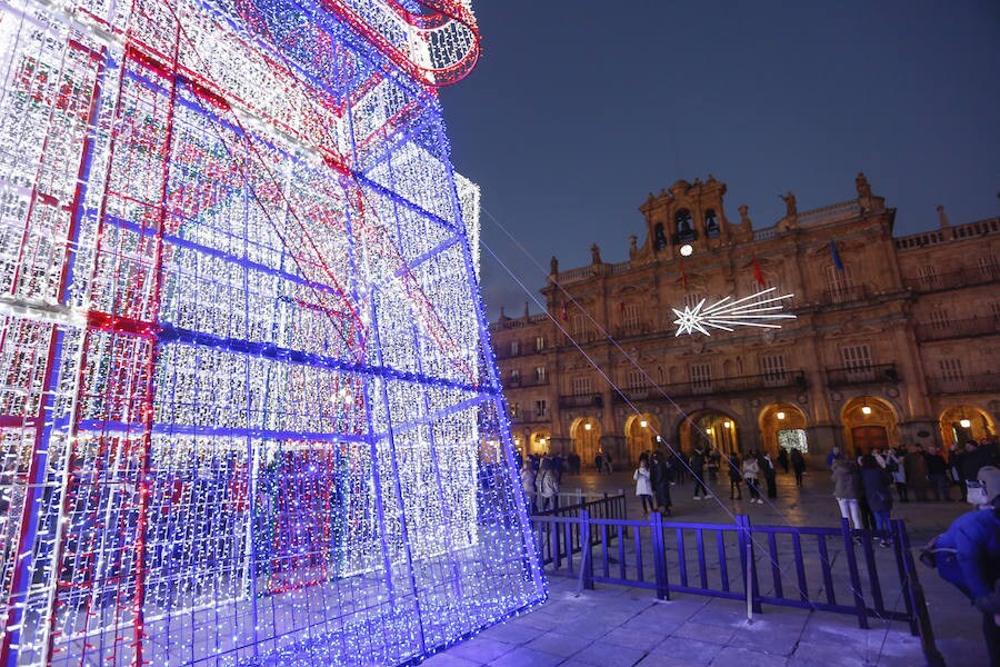 Regalo sorpresa navideño en la Plaza Mayor de Salamanca
