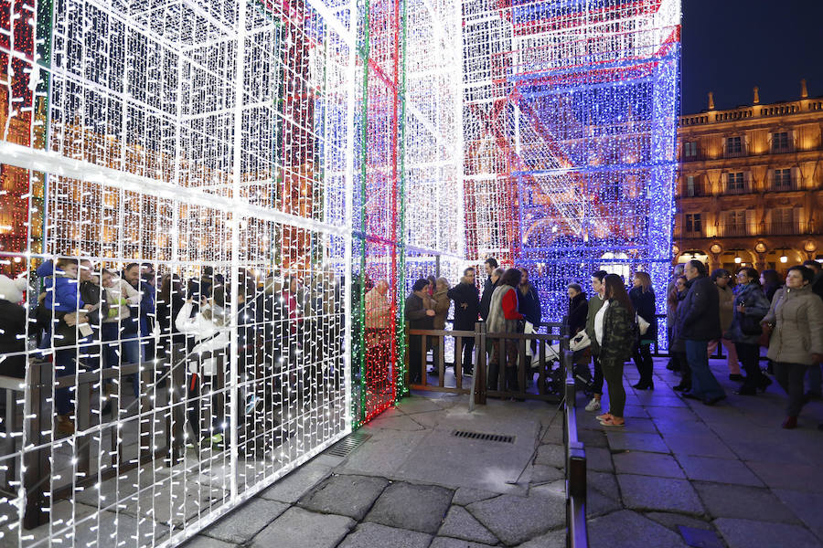 Regalo sorpresa navideño en la Plaza Mayor de Salamanca