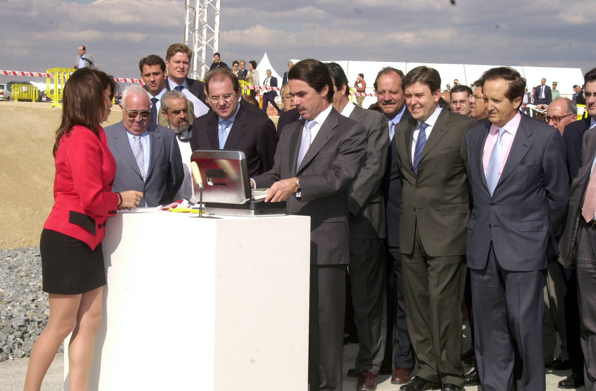 Inauguración de la colocación de la primera traviesa en Garcillán.
