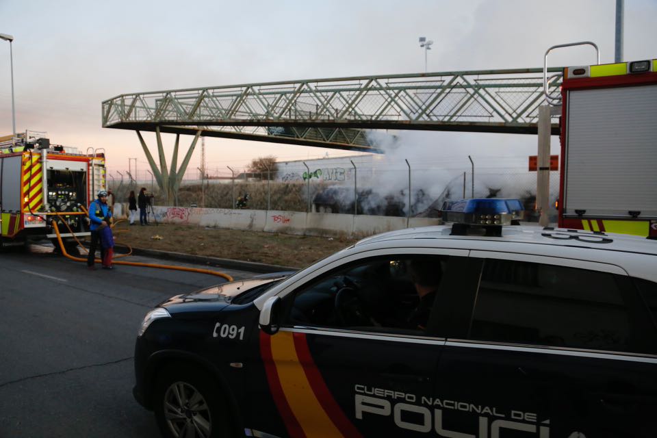 En muy poco tiempo una densa masa de humo cubría el cielo de toda la zona y era visible desde prácticamente toda la ciudad