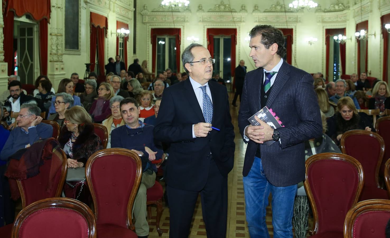 El exedil del Ayuntamiento de Valladolid pretende transmitir en su novela qué no se debe hacer nunca en política