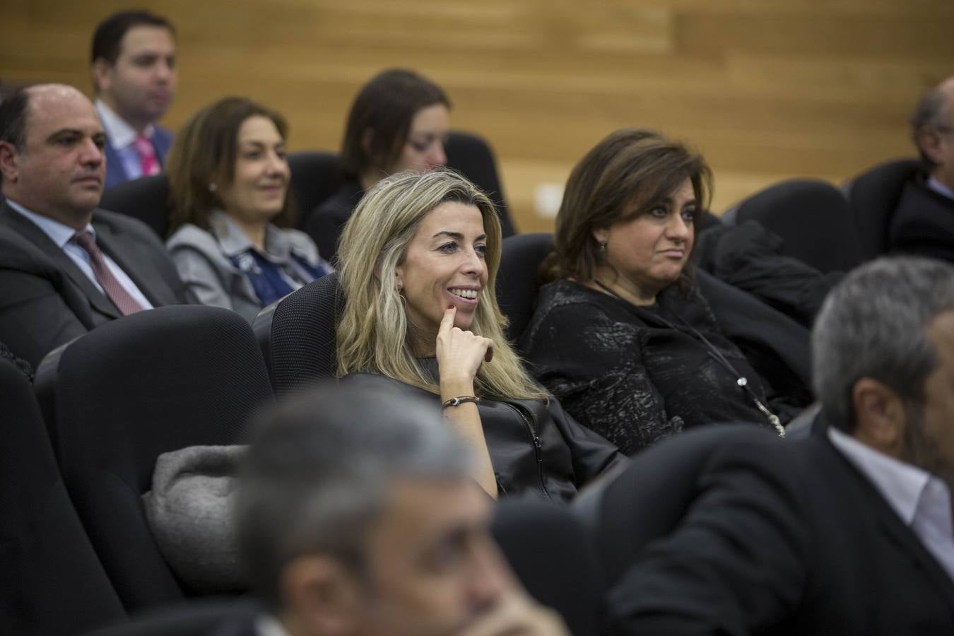 La consejera de Economía y Hacienda de la Junta, Pilar del Olmo, ha anunciado la constitución de dos nuevos fondos de garantía para mejorar los créditos y apuntalar la financiación empresarial en Castilla y León