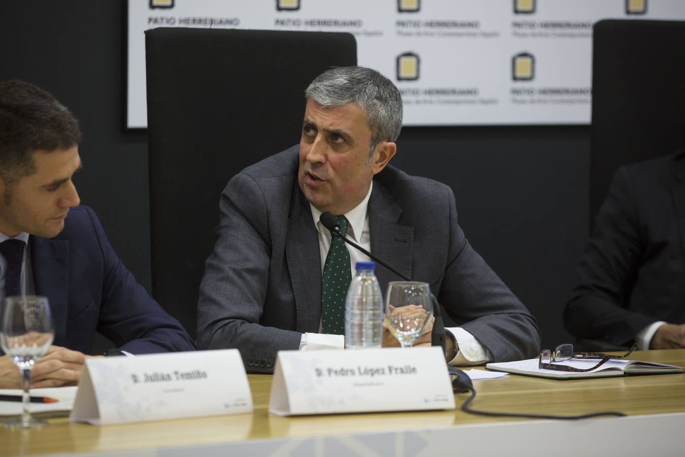 La consejera de Economía y Hacienda de la Junta, Pilar del Olmo, ha anunciado la constitución de dos nuevos fondos de garantía para mejorar los créditos y apuntalar la financiación empresarial en Castilla y León