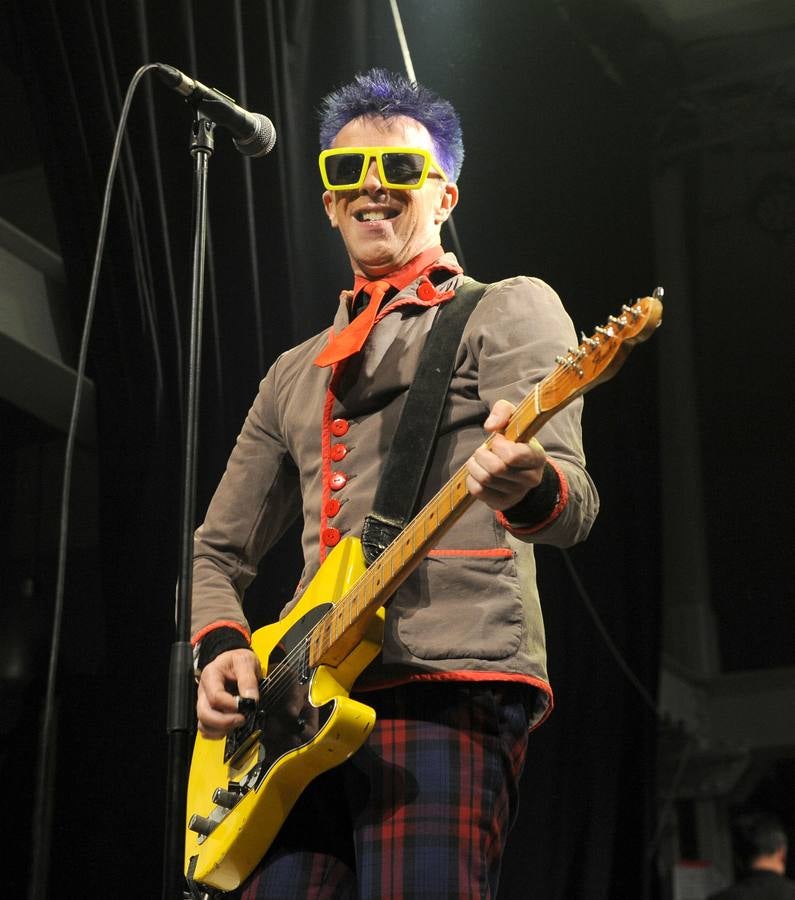 Actuación de Toy Dolls en el LAVA