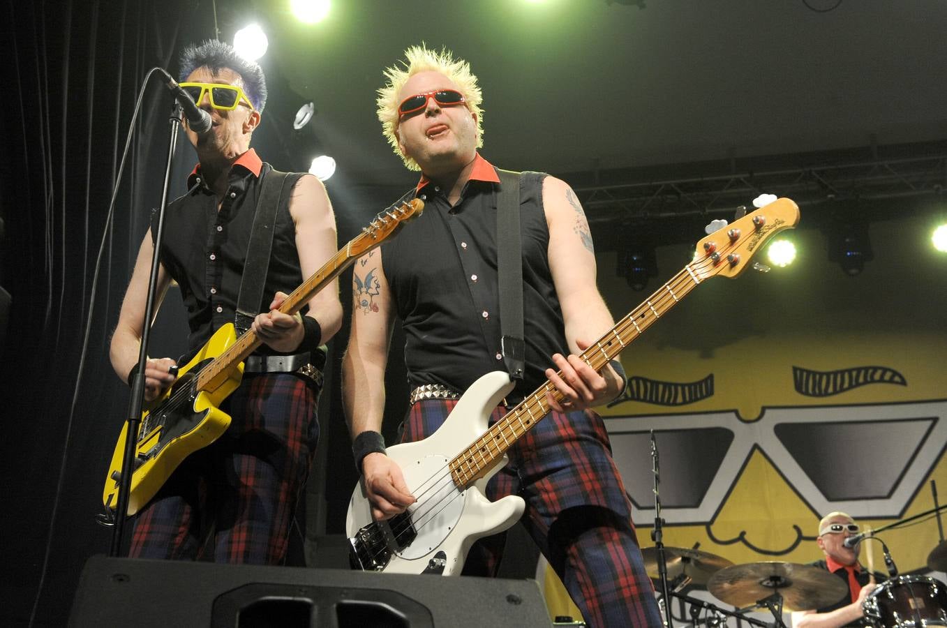 Actuación de Toy Dolls en el LAVA