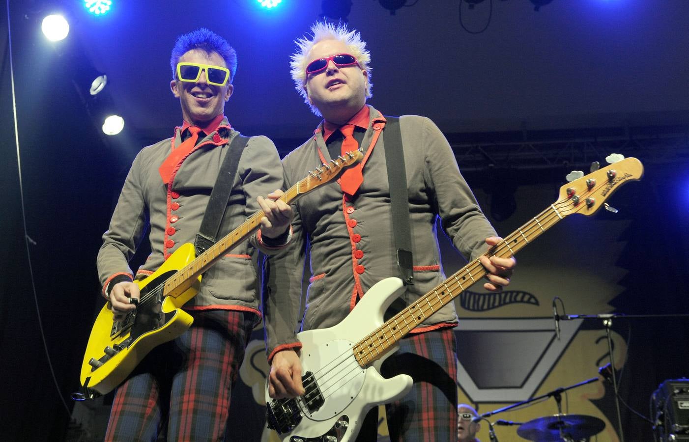 Actuación de Toy Dolls en el LAVA