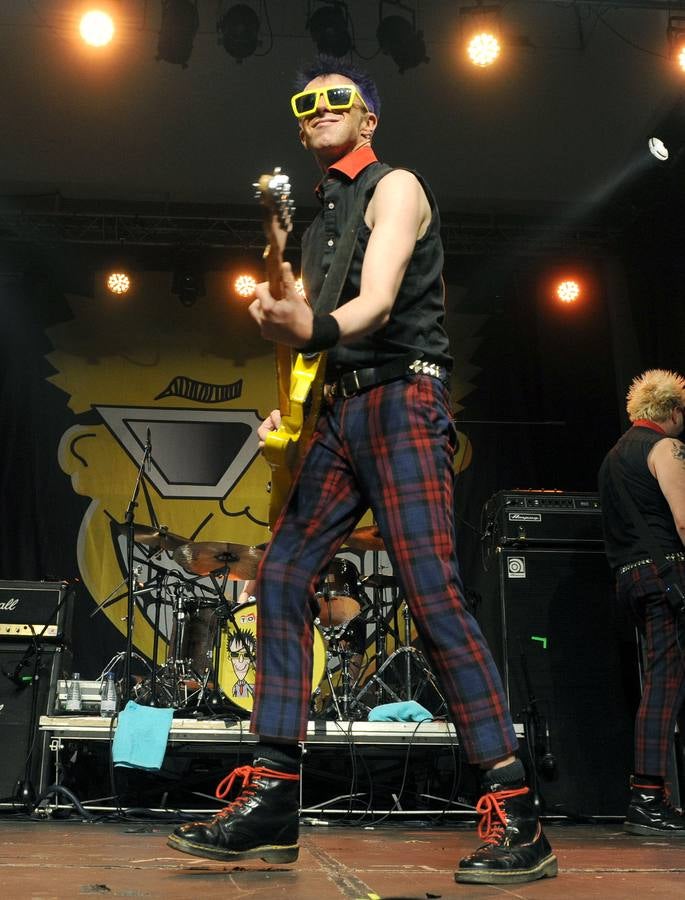 Actuación de Toy Dolls en el LAVA