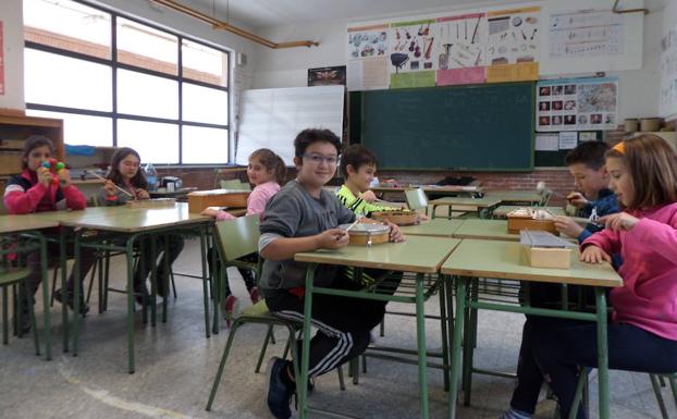 Escolares de Osorno, en el colegio. 