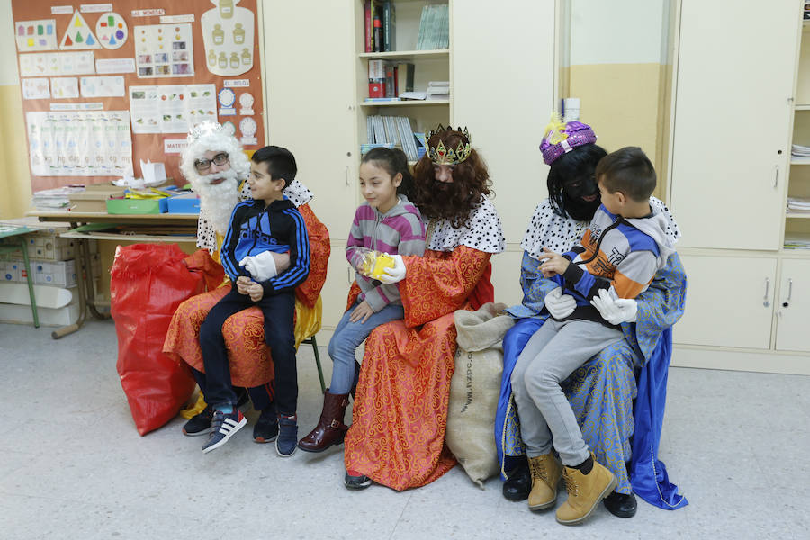 Los Reyes Magos llegan al colegio de la Caja gracias a Insolamis