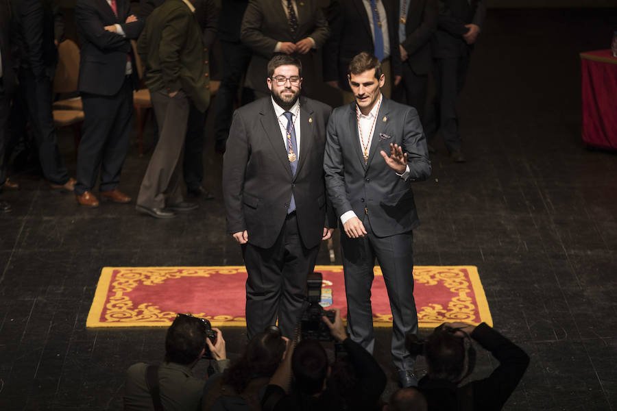 Entrega de la medalla de Oro de la Diputación de Ávila a Íker Casillas