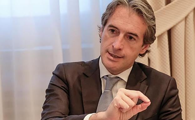 El ministro de Fomento, durante la entrevista. 