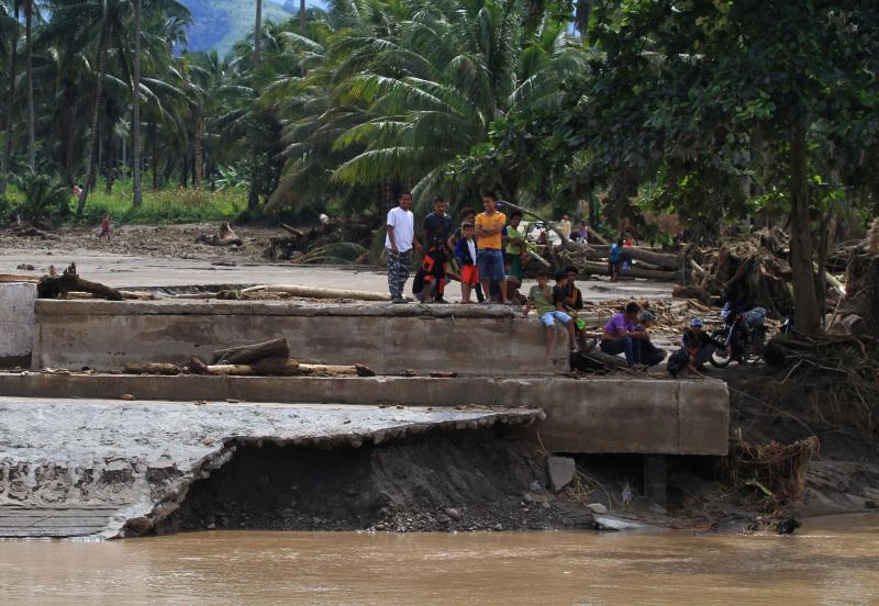 La Policía, que ha alertado de la presencia de peligrosos aludes de lodo, ha señalado que la mayoría de las víctimas mortales han sido registradas en la isla de Mindanao