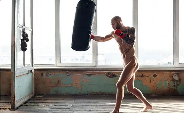 Atrevidos desnudos de deportistas de todo el mundo para un calendario benéfico