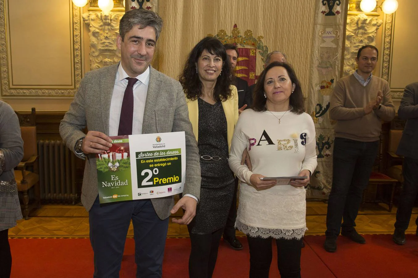 El Sorteo, que cuenta con un primer premio de 7.407,41 euros y otros 50 de 300 euros, ha sido organizado por las principales asociaciones del pequeño comercio de la ciudad