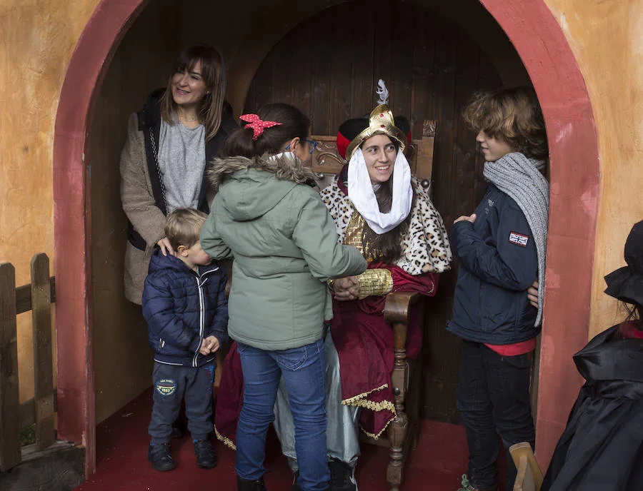 El Cartero Real charla con los niños. 