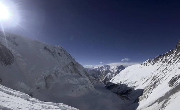 Nepal prohíbe a los invidentes y amputados dobles escalar el Everest
