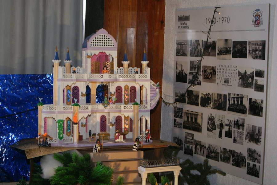 Un centenar de figuras de Playmobil conforman el Belén del Seminario
