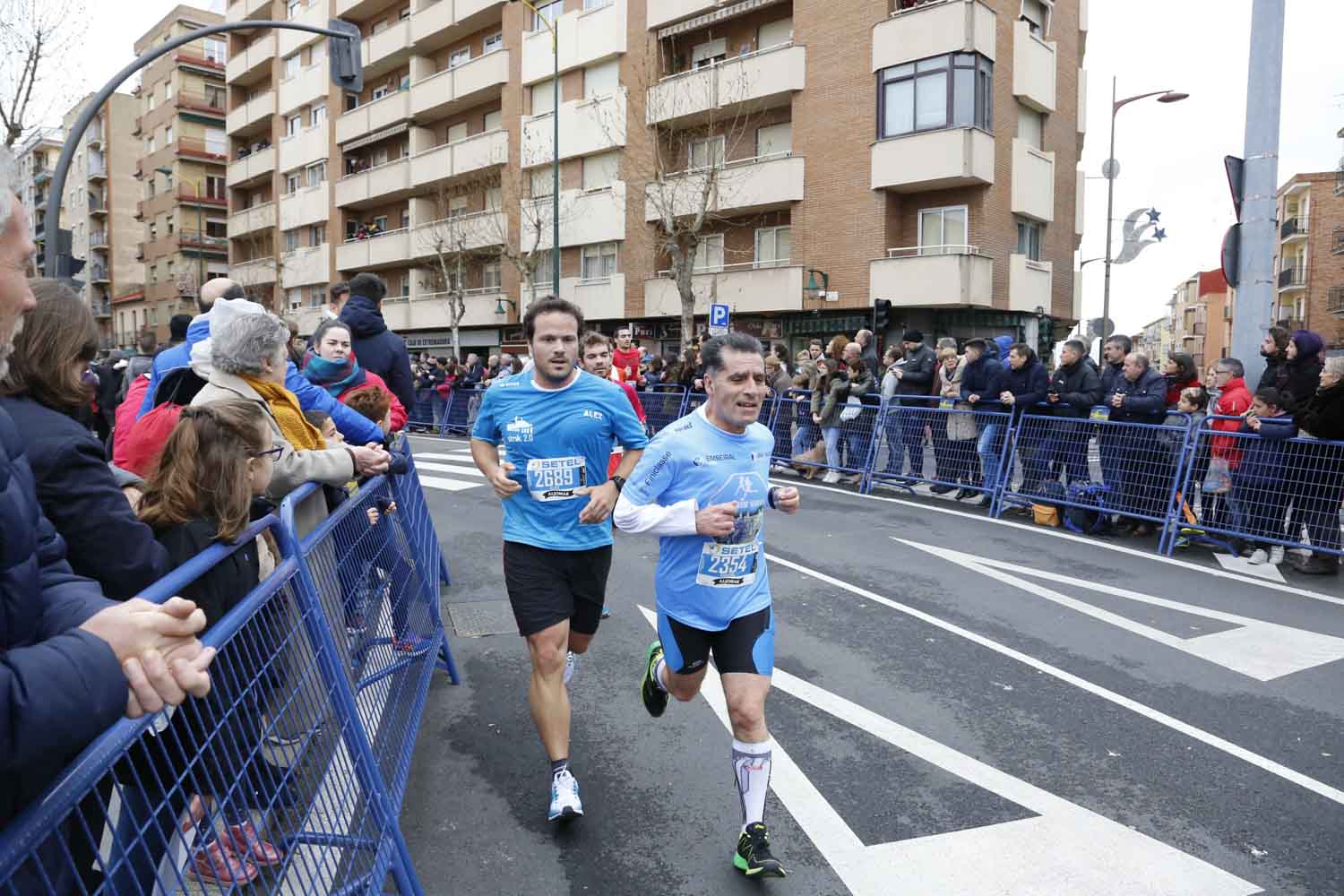 Participantes y disfraces en la San Silvestre de Salamanca