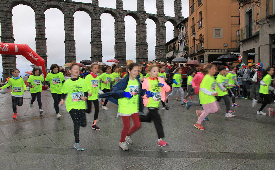 La carrera de Fin de Año de Segovia es una fiesta. El mal tiempo, la lluvia, las fuertes rechas de viento que iban aguar la carrera, no lo consiguieron