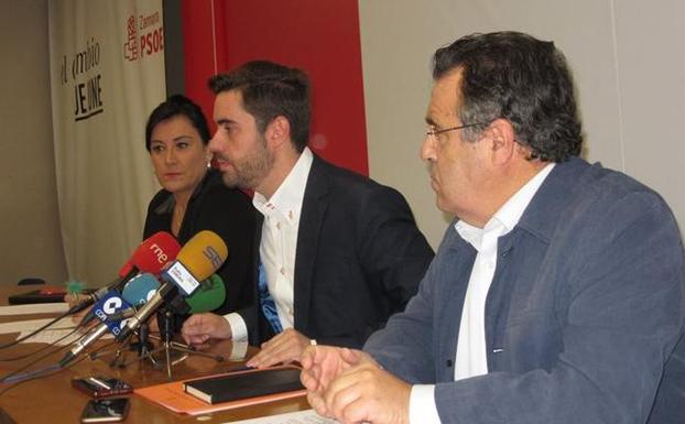 Ana Sánchez, Antidio Fagúndez y José Ignacio Martín Benito, en la sede del PSOE de Zamora. 