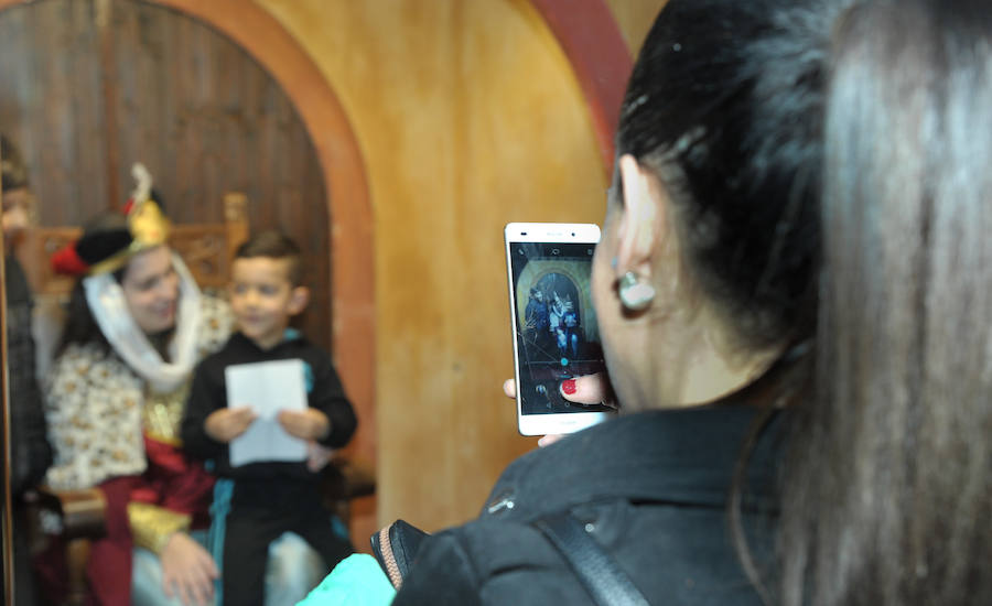 Hoy por la mañana será el último día que el Cartero Real recoja las cartas para posteriormente entregárselas a los Reyes Magos. 