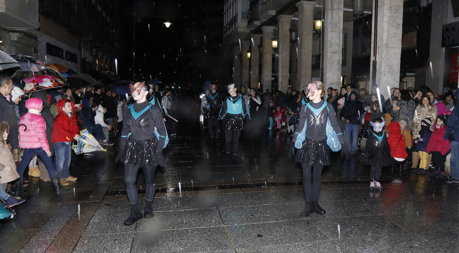 Palencia disfruta de la Cabalgata a pesar de la lluvia