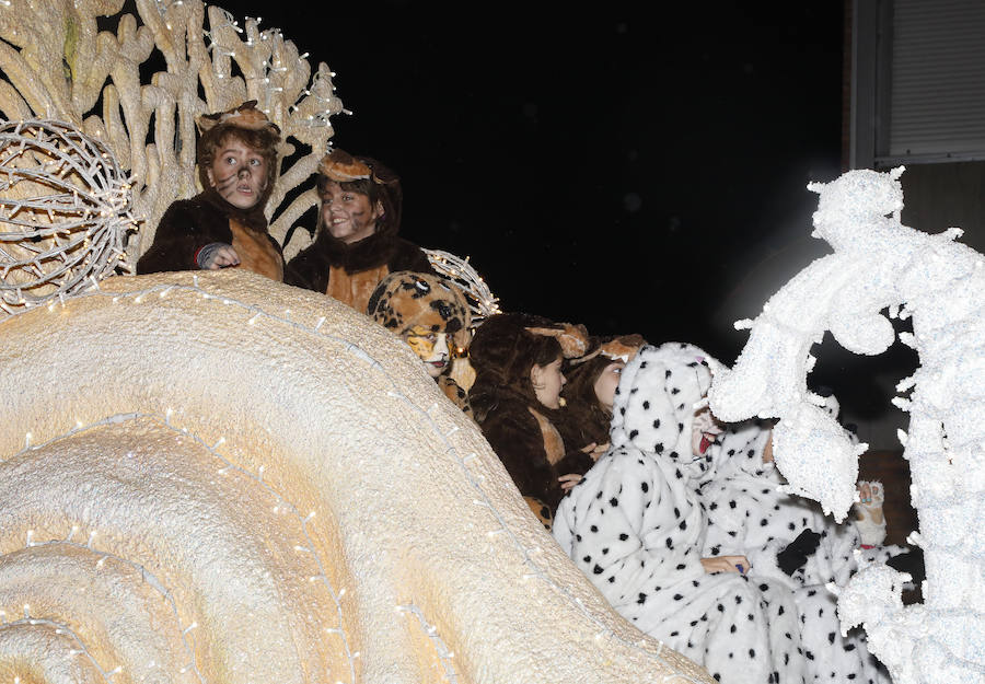 Palencia disfruta de la Cabalgata a pesar de la lluvia