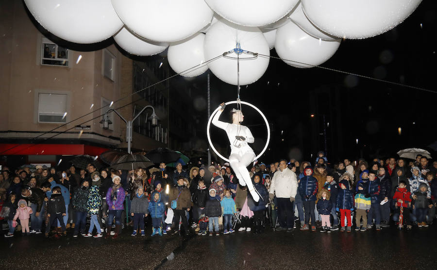 Palencia disfruta de la Cabalgata a pesar de la lluvia
