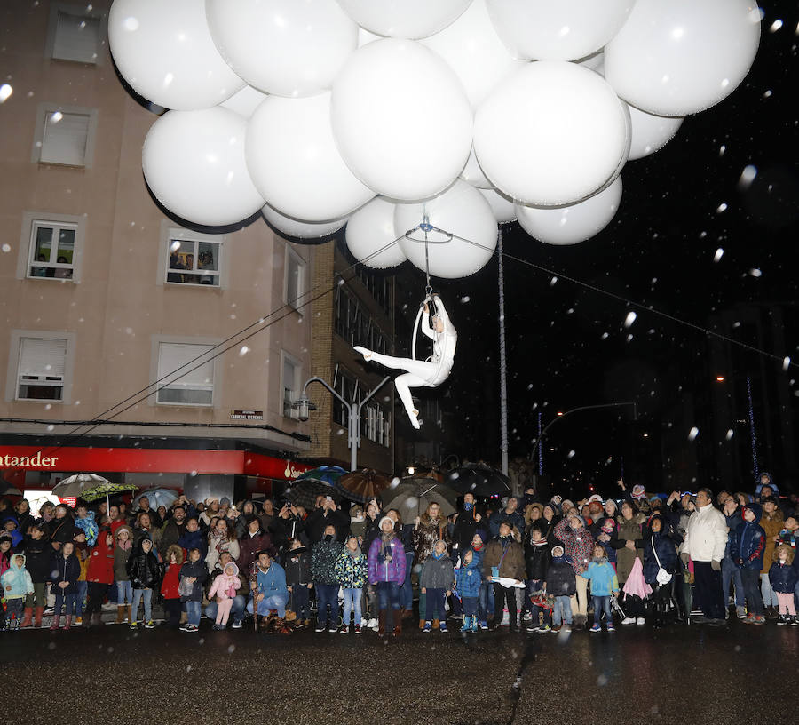 Palencia disfruta de la Cabalgata a pesar de la lluvia