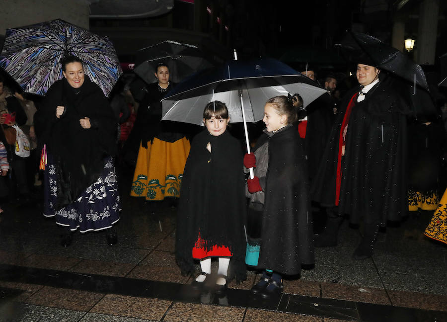 Palencia disfruta de la Cabalgata a pesar de la lluvia