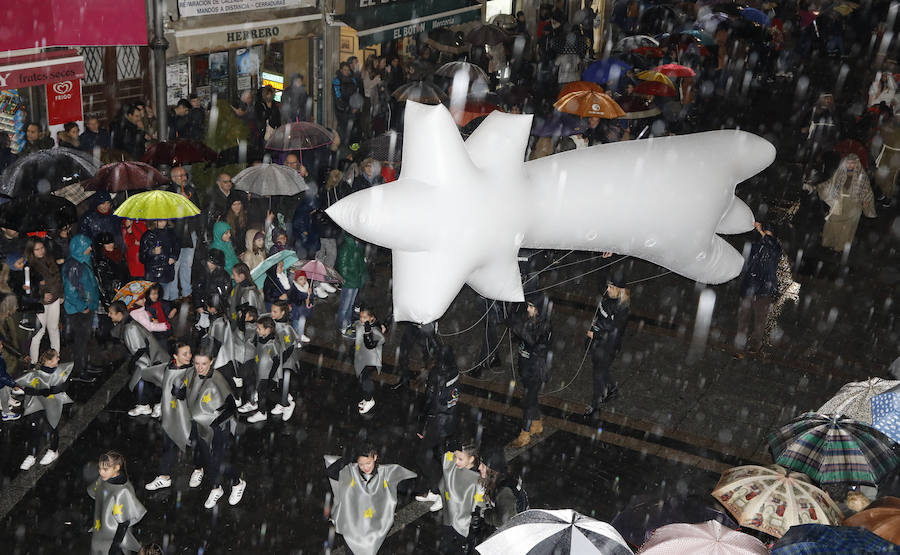 Palencia disfruta de la Cabalgata a pesar de la lluvia