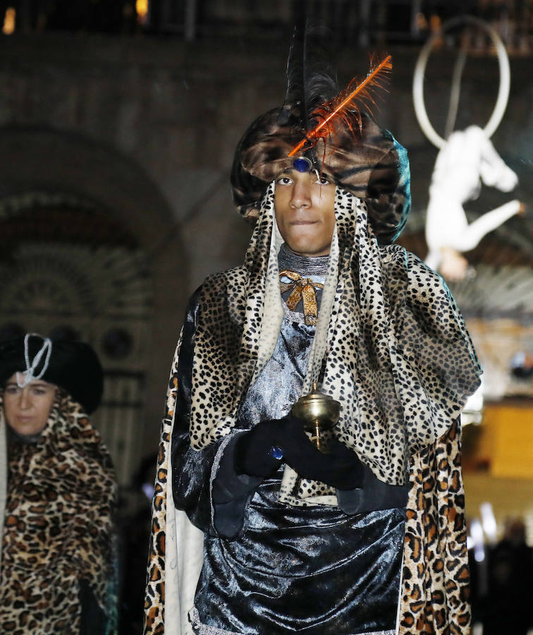Palencia disfruta de la Cabalgata a pesar de la lluvia