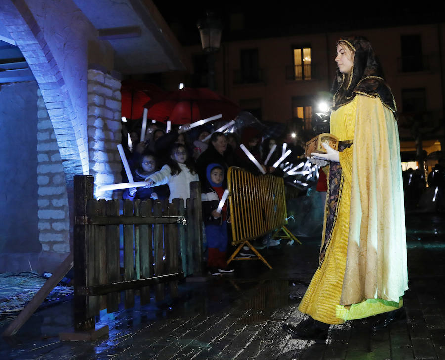 Palencia disfruta de la Cabalgata a pesar de la lluvia
