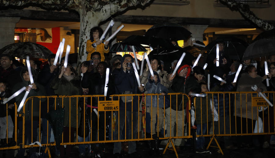 Palencia disfruta de la Cabalgata a pesar de la lluvia